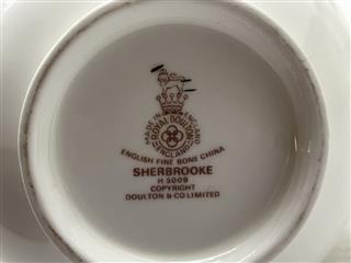 Royal Doulton Sherbrooke H.5009 English Bone China Service 6 Place Setting 32pc